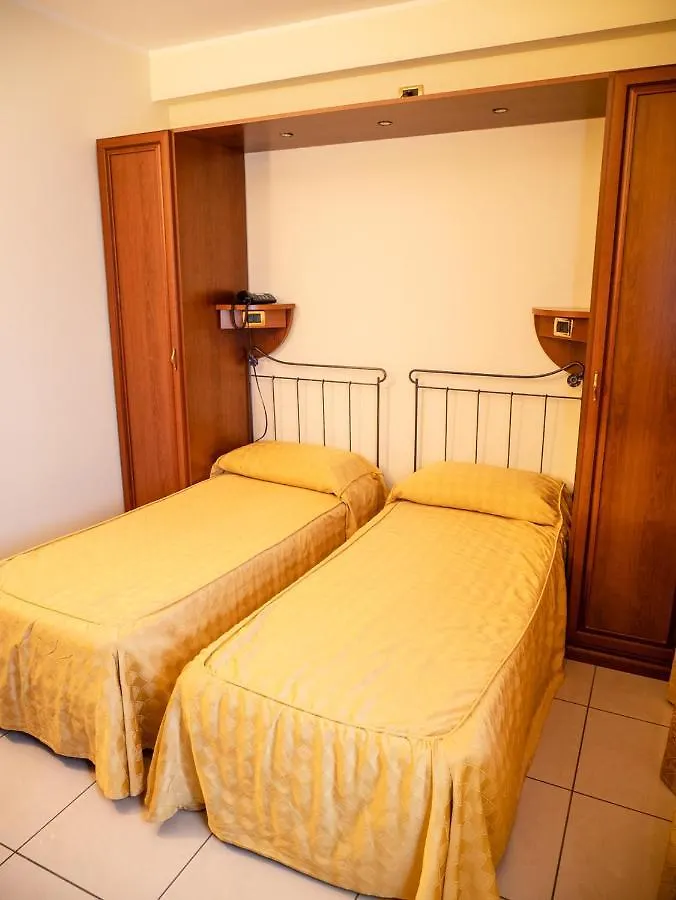 Hotel Residence White Palace Cento  0*, Cento (Emilia-Romagna)