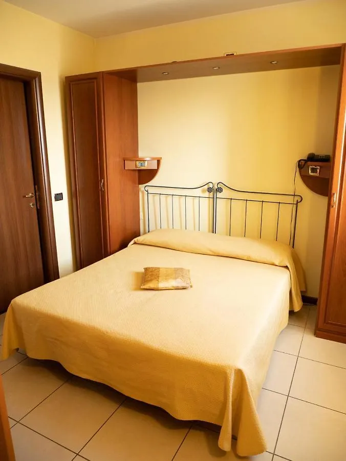 Hotel Residence White Palace Cento  Aparthotel